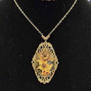 VTG 1928 Gold Floral Pendant Necklace